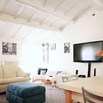 Bianco Apartment
